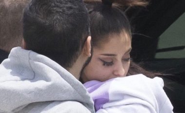 Imazhet e para të Ariana Grandes pas shpërthimit në koncertin e saj, momenti i arritjes në SHBA (Foto)