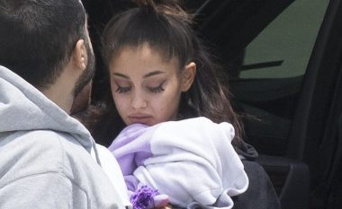 Kritikohet ashpër Ariana Grande që nuk i vizitoi fansat e lënduar (Foto)