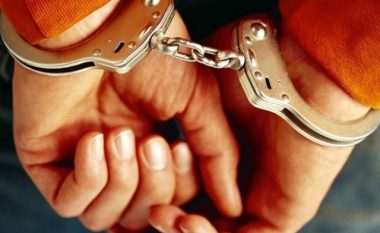 Dy te arrestuar në Gjakovë për trafikim me njerëz