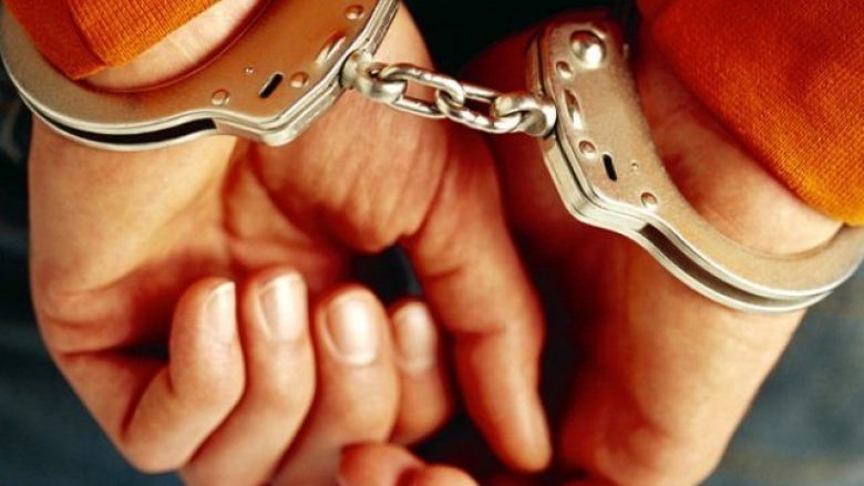 Dy te arrestuar në Gjakovë për trafikim me njerëz