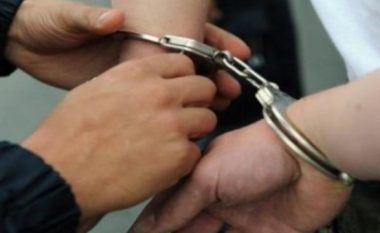 Arrestohet 17 vjeçari nga Skenderaj për armëmbajtje pa leje dhe kanosje të policëve