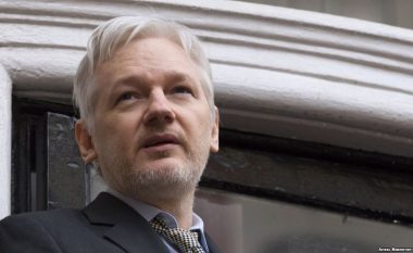 Assange: Nuk fal, as nuk harroj