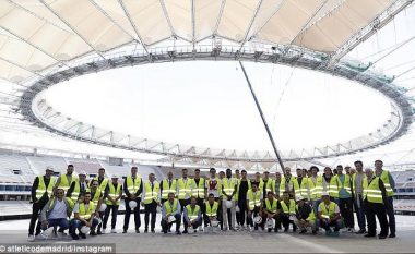 Lojtarët e Atleticos e vizitojnë për herë të parë stadiumin ri ku do t’i luajnë ndeshjet (Foto)