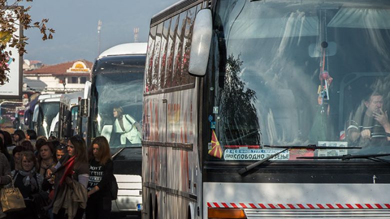 Qeveria e re do t’i ndalojë mësuesit të shkojnë në tubime partiake