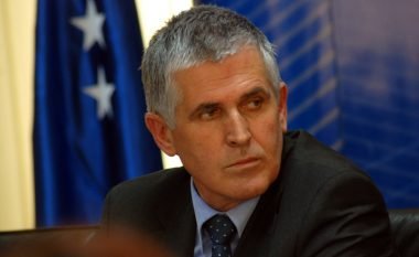 Ambasada e Kosovës në Tiranë hap librin e zisë për ish-kryeministrin Rexhepin