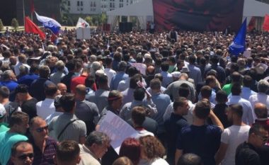 Basha: Protesta, referendumi i shqiptarëve për Republikën e re (Foto)
