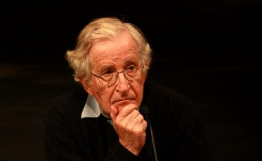 Chomsky “zbulon” rrezikun më të madh për njerëzimin! (Video)