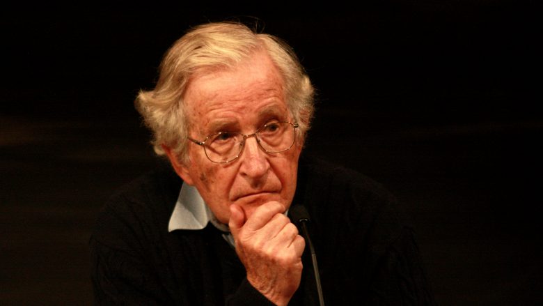 Chomsky “zbulon” rrezikun më të madh për njerëzimin! (Video)