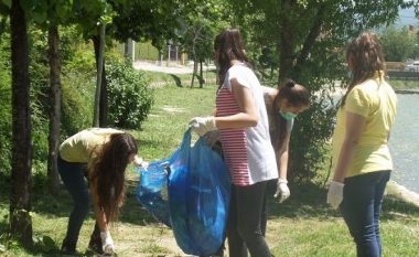 Të rinjtë nga Tetova tregojnë që edhe mbeturinat mund të shfrytëzohen (Foto)