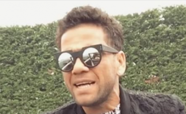 Dani Alves pos futbollist, edhe këngëtar i talentuar (Video)