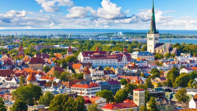 Estonia dëbon dy diplomatë rusë