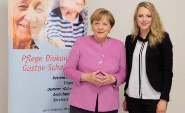 Një shqiptare përkrah kancelares Merkel (Video)