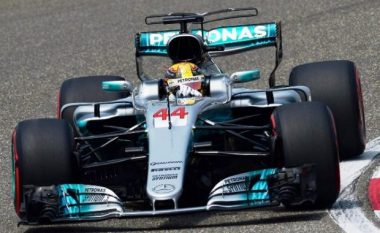 Hamilton “pole position” në Spanjë, Vettel renditet i dyti