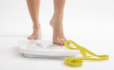 Humbja e peshës është rezultat i ushqimit të shëndetshëm, jo i gjenetikës