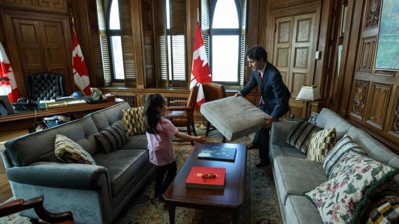 Pesëvjeçarja fiton garën për t’u bërë “kryeministre”, Justin Trudeau vihet në “shërbimin” e saj (Foto)
