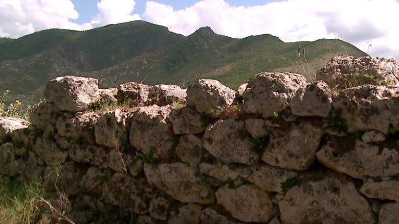 Perla e panjohur shqiptare e Mesdheut, që me shekuj ishte fshehur nën baltë (Video)