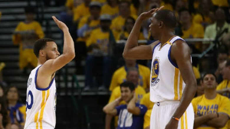 Golden State e fiton gjysmëfinalen e parë ndaj Utah Jazz (Video)