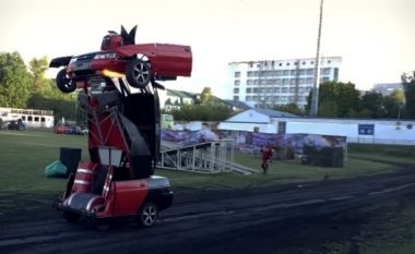 Lada-Transformers: Babai dhe i biri krijojnë robotin e armatosur! (Video)
