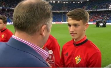 Baseli e shpërblen talentin 17 vjeçar shqiptar (Video)