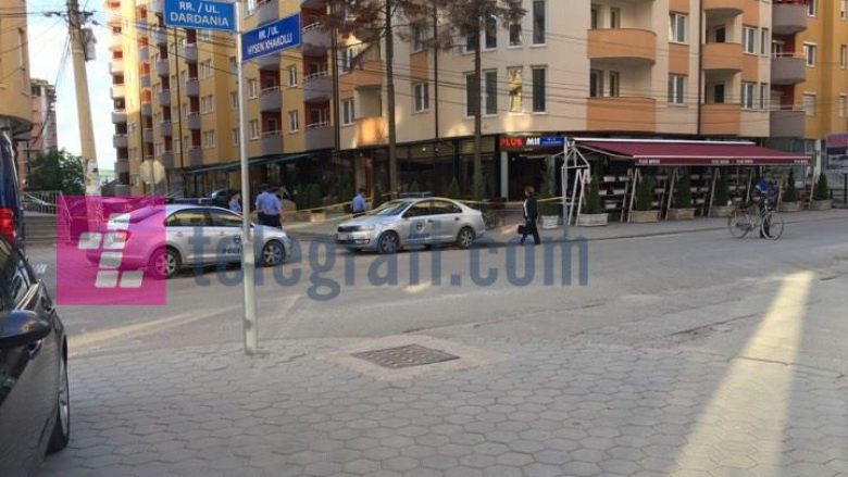 Fushë Kosovë, policia bllokon rrugën për mjet të dyshimtë, në çantë gjen një kukull (Foto)