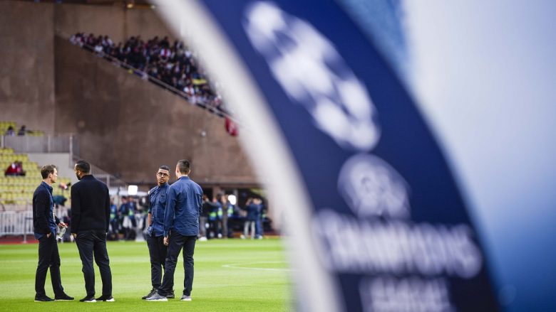 Lojtarët testojnë fushën, pritet super ndeshje në Stade Louis II (Foto)