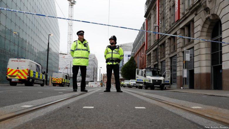Policia britanike po heton një “rrjet” terrorist në lidhje me sulmin në Mançester