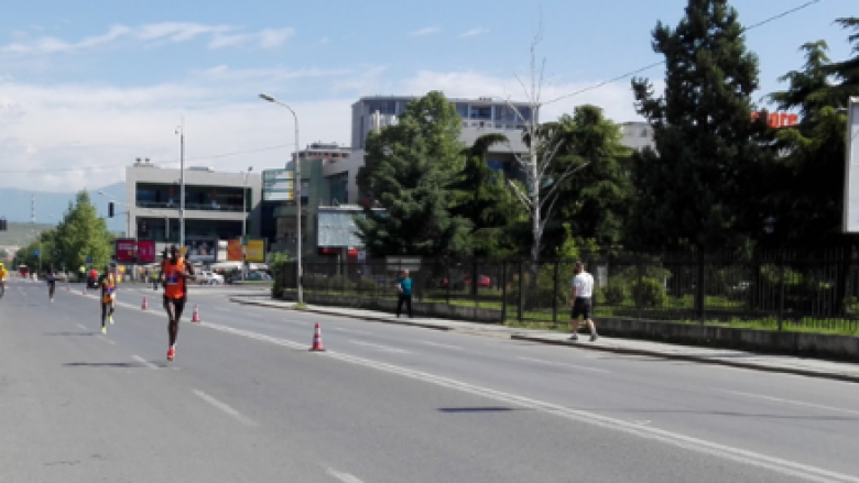 Kenianët dominojnë në Maratonën e Shkupit