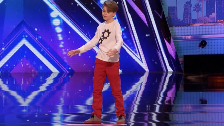 Djaloshi 12 vjeçar tregon një ngjarje emocionale përmes vallëzimit në America’s Got Talent (Video)