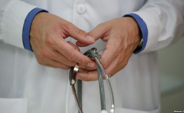 Mbi 500 mjekë në Kosovë janë të papunë