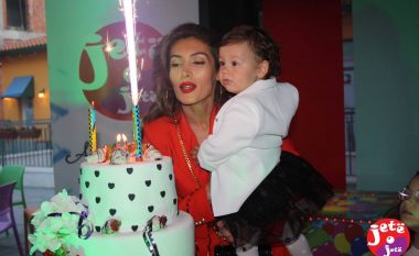 Brenda festës së ditëlindjes së vajzës Renee, secili detaj i menduar mirë nga Nora Istrefi (Foto/Video)