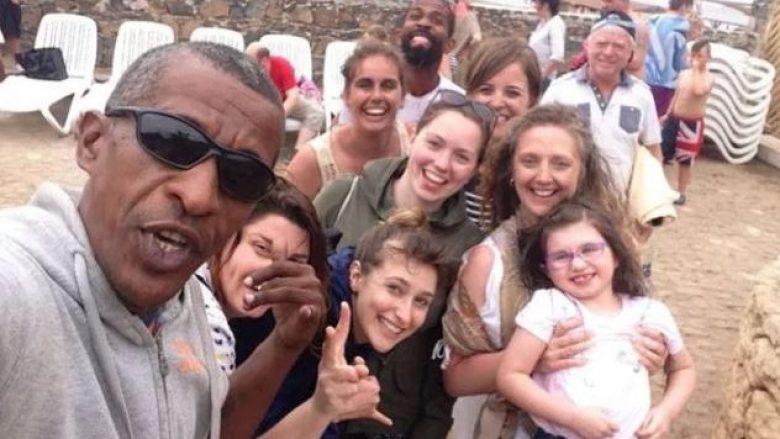 Në radhë për selfie me sozinë e Barack Obama (Foto)