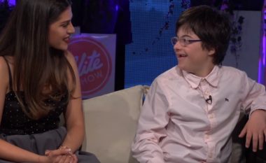 Pajtesa e ‘Çka ka shpija’ befason 11-vjeçarin me sindromën ‘Down’ (Video)