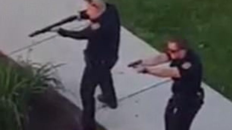 Pamje nga ballkoni: Momenti kur policia vret burrin që hapi zjarr ndaj pjesëmarrësve në një festë në San Diego (Video,+18)