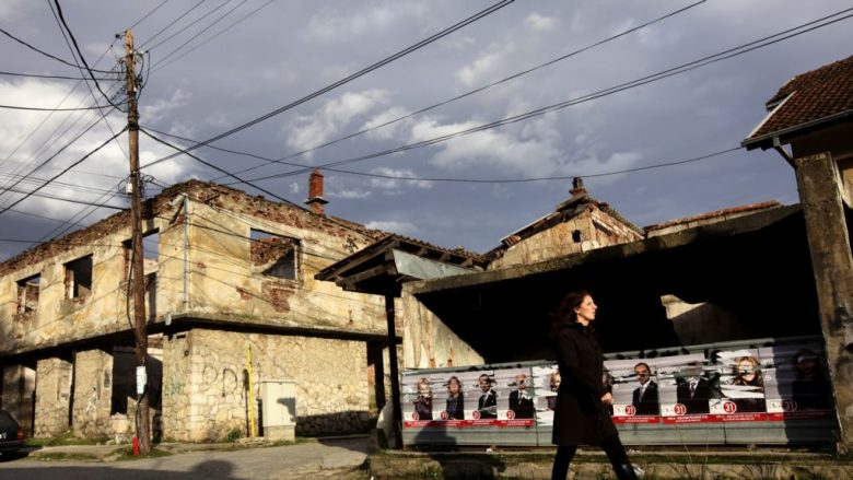 Të rinjtë kosovarë nuk e shohin të ardhmen e tyre në politikë (Video)