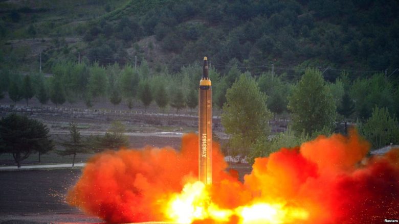 Koreja Veriore konfirmon kryerjen e provës së re raketore