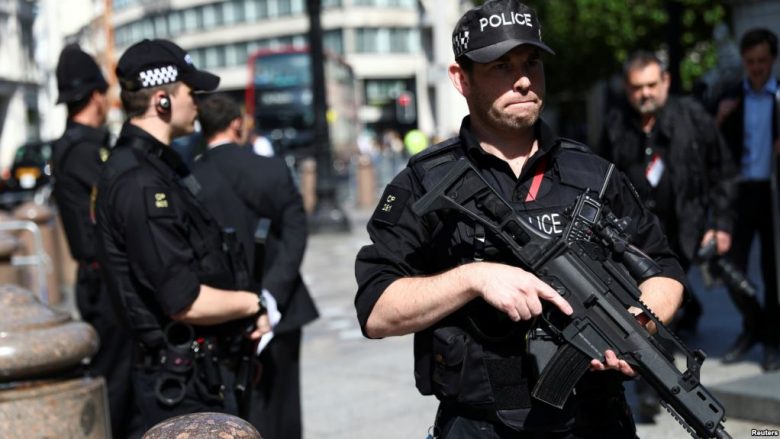 Policia heton një “rrjet të gjerë terrorist” në Britani