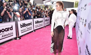 Rita Ora lë të gjithë pa koment me dukjen në Billboard Awards (Foto)