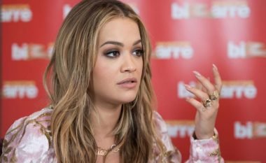 Rita Ora tregohet e egër, por edhe joshëse duke ushtruar boks (Foto)