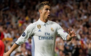 Ronaldo flet pas het-trikut, lavdëron skuadrën