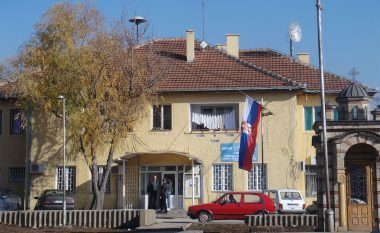 Serbët po shkojnë zgjedhjeve, me frikësime, shantazhe e akuza (Video)