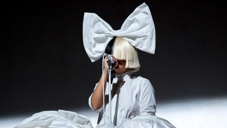 Sia me Labrinth sjell “To Be Human” (Video)