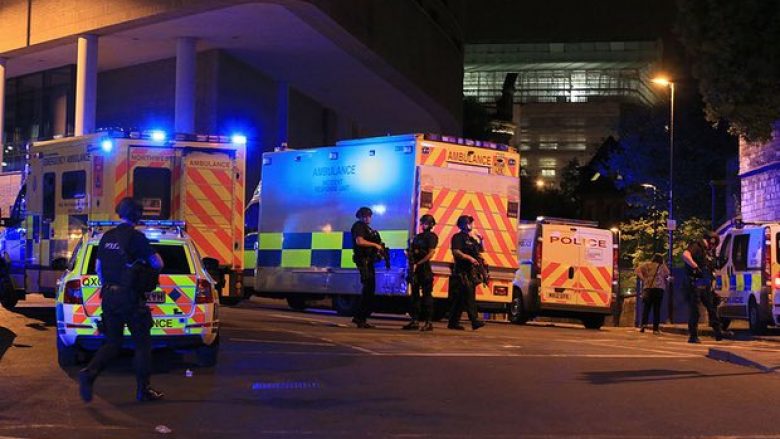 Yjet botërore solidarizohen me viktimat e sulmit të Manchesterit (Foto)