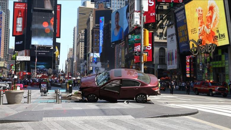 New York, shoferi që përplasi këmbësorët akuzohet për vrasje