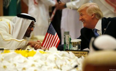 Vizioni i Trumpit për islamin, armatimet dhe skandali me shaminë