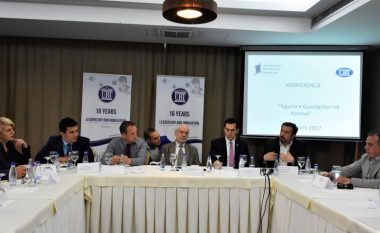 Instituti i Medias dhe UBT mbledhin shumë ekspertë për të diskutuar për sigurinë e gazetarëve në Kosovë (Foto)