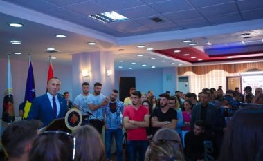 Haradinaj takohet me studentët e Gjakovës