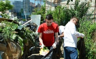 Veseli i përgëzon vullnetarët që pastrojnë ambientin