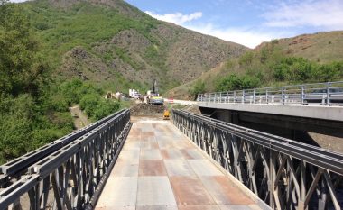 KFOR-i çmonton një urë anësore në rrugën Leposaviq-Zveçan
