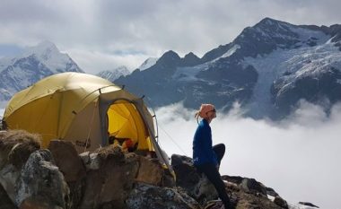 Kthehet në Kosovë, pushtuesja shqiptare e Everestit