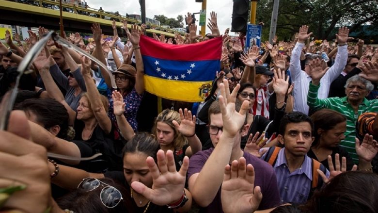 Ndihma hyn në Venezuelë, me gjithë pengesat nga qeveria
